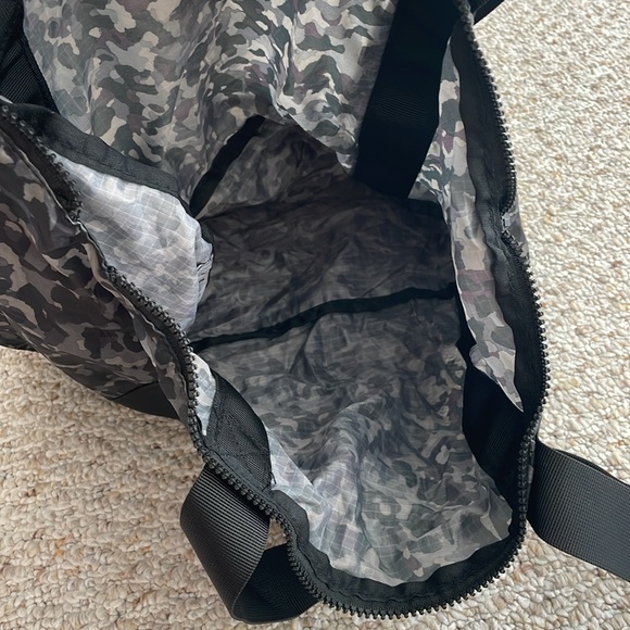 Athleta Camo Packable Tote - Picture 5 of 7